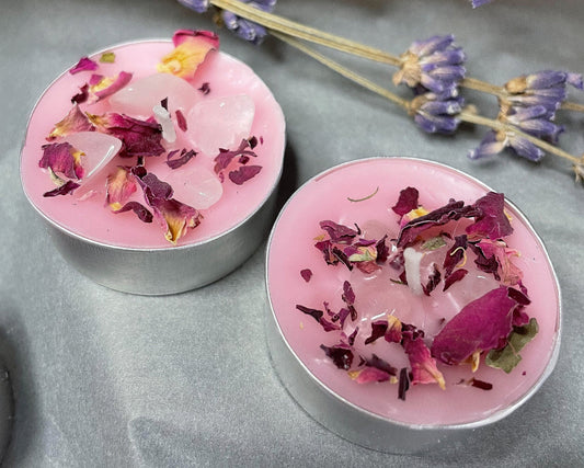 Teelicht mit Rosenblüten & Rosenquarz – Für Liebe, Harmonie und Wohlbefinden