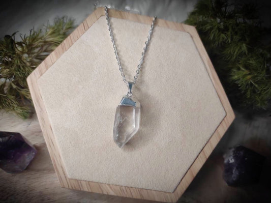 Edelsteinkette – Silbergalvanisierter Natursteinanhänger - Bergkristall