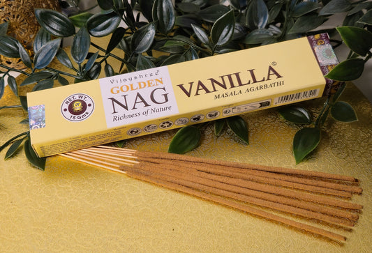 Räucherstäbchen von Golden Nag – Vanilla – Süß und verführerisch – 15 Stäbchen für eine warme, beruhigende Atmosphäre