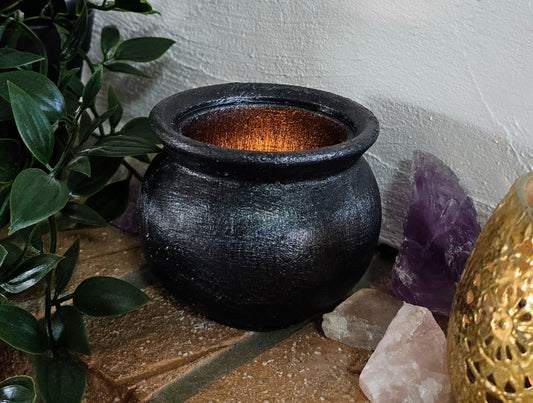 Hexenkessel aus schwarzem Keramin – Magie trifft Stil