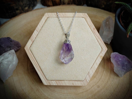 Edelsteinkette – Silbergalvanisierter Natursteinanhänger - Amethyst